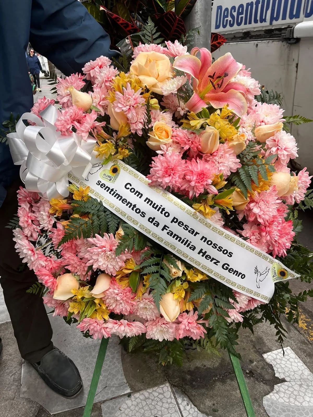 Coroa de Flores Grande - faixa e entrega inclusas